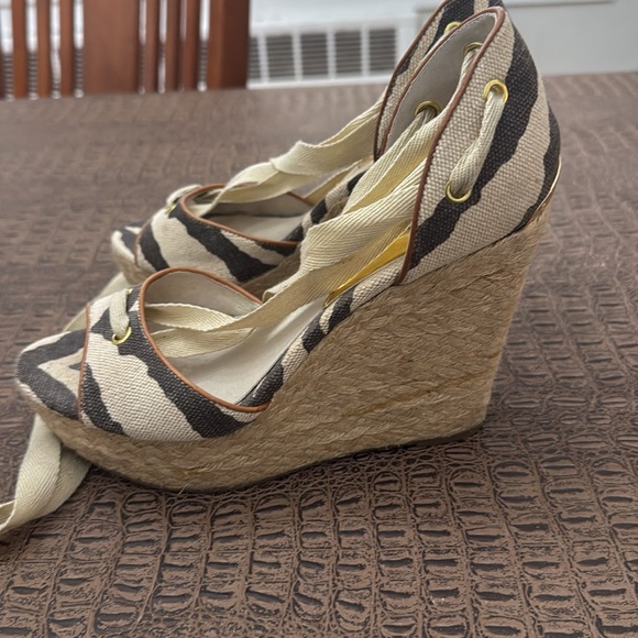MICHAEL michael kors canvas zebra print  wedge sandals size 8.5 - Picture 5 of 12